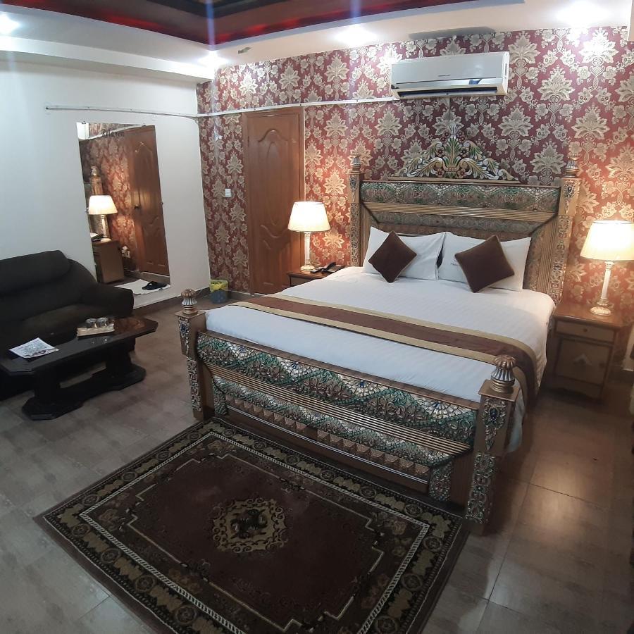 Premier Inn Davis Road Lahaur Zewnętrze zdjęcie