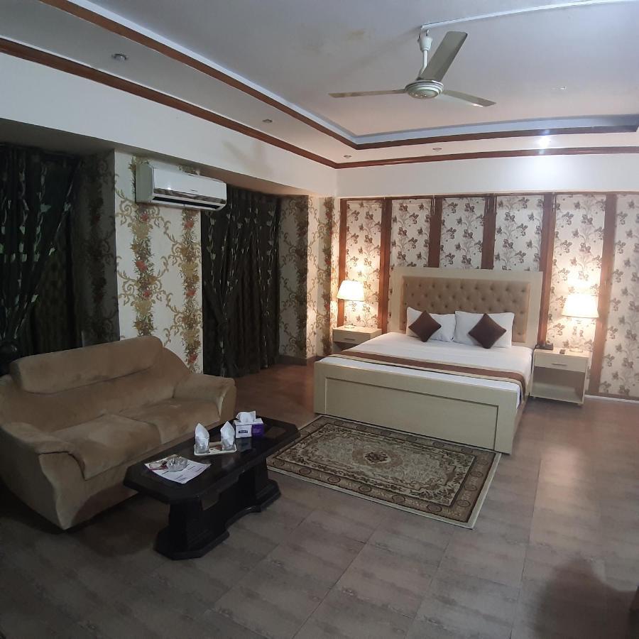 Premier Inn Davis Road Lahaur Zewnętrze zdjęcie