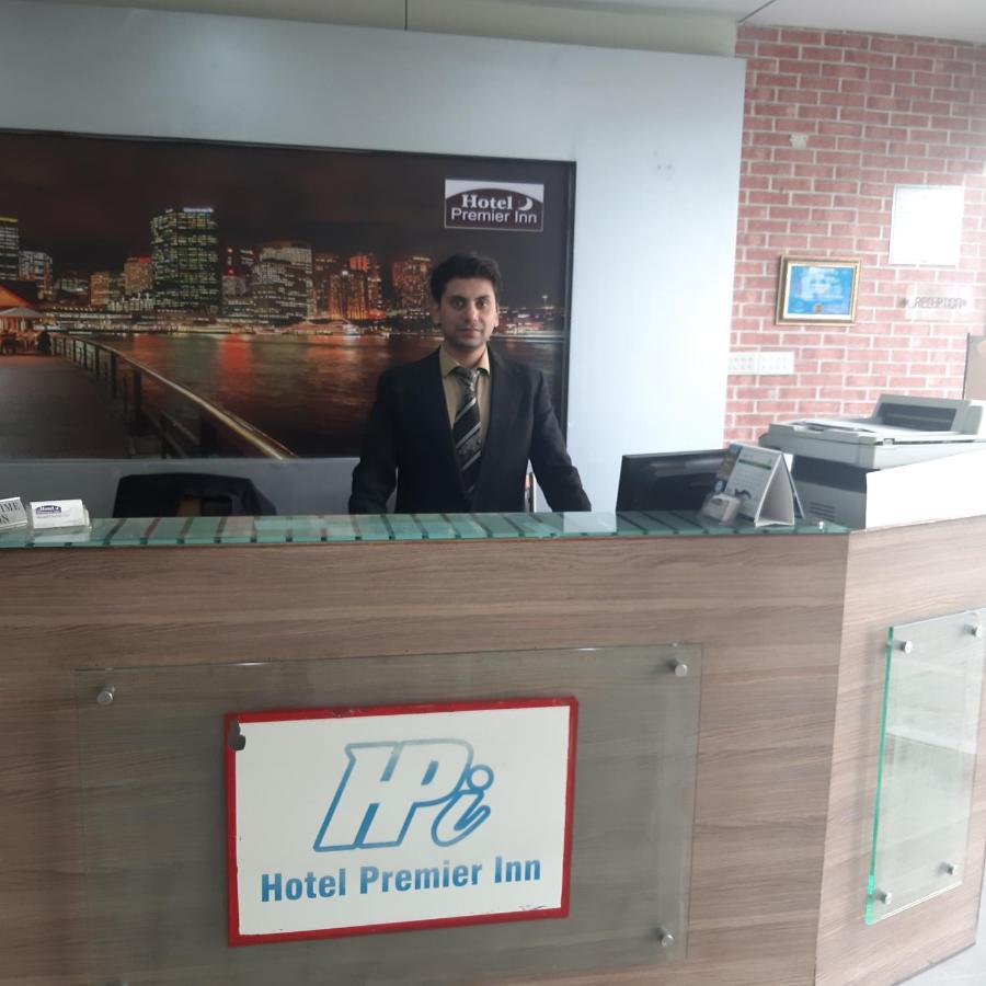 Premier Inn Davis Road Lahaur Zewnętrze zdjęcie