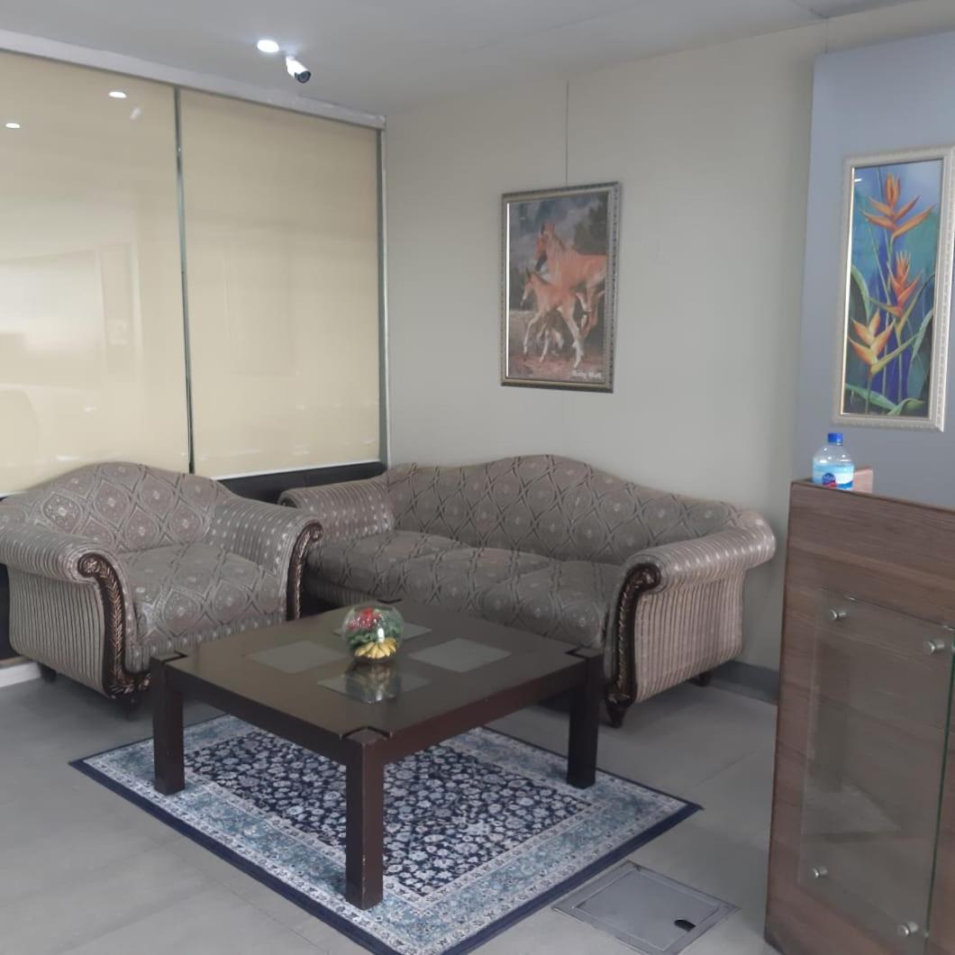 Premier Inn Davis Road Lahaur Zewnętrze zdjęcie