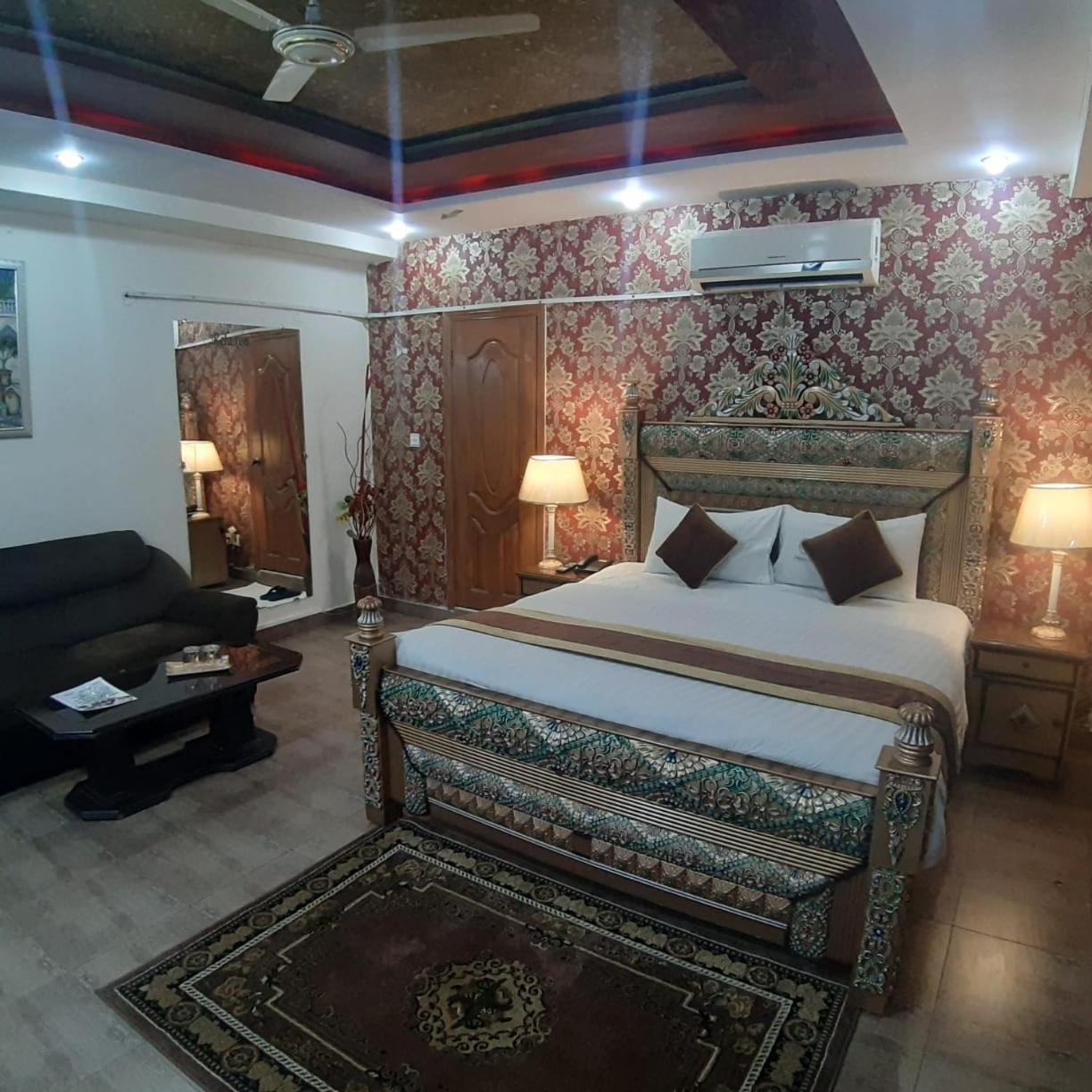 Premier Inn Davis Road Lahaur Zewnętrze zdjęcie