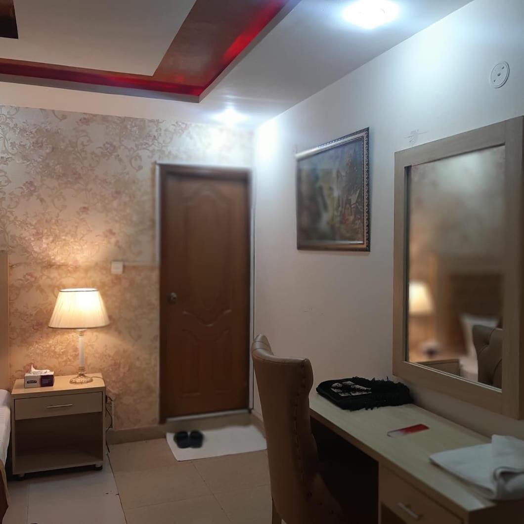 Premier Inn Davis Road Lahaur Zewnętrze zdjęcie