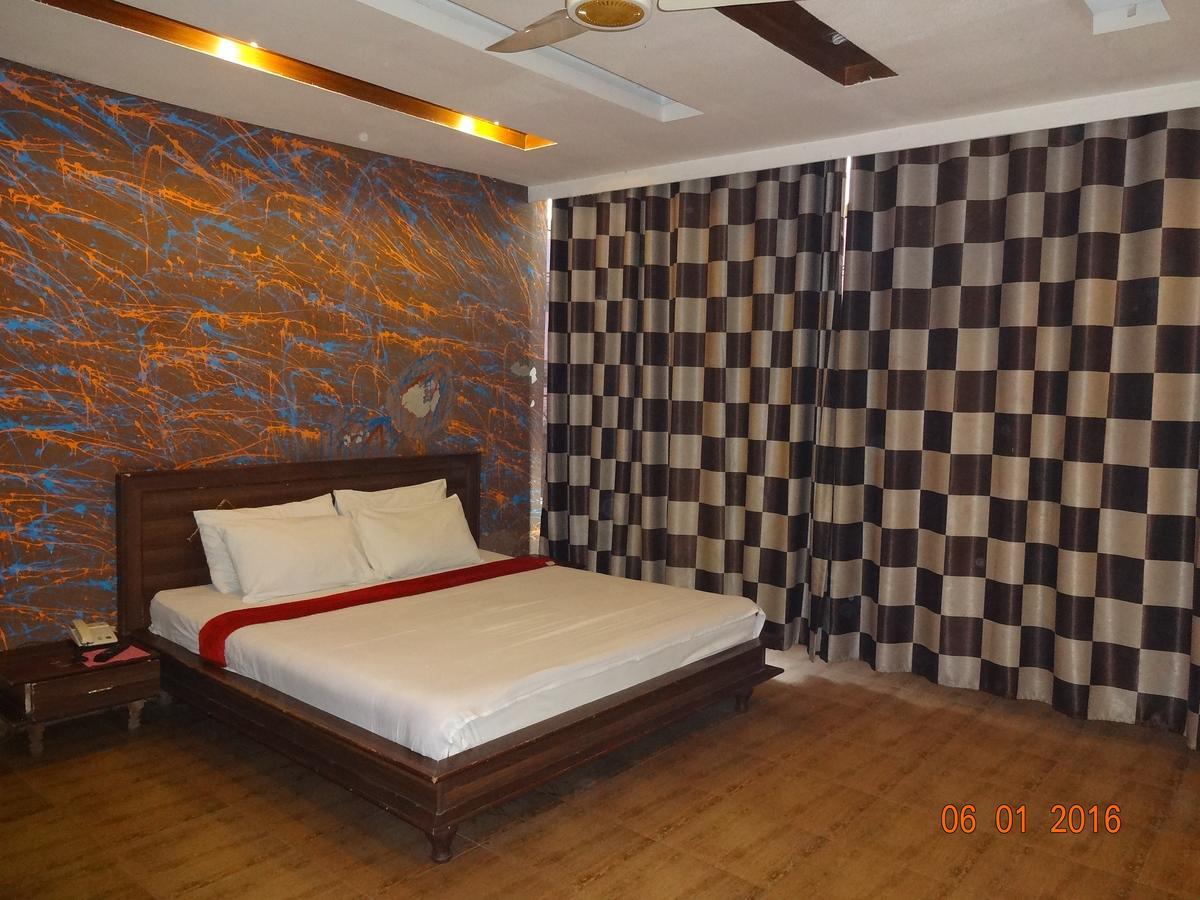 Premier Inn Davis Road Lahaur Zewnętrze zdjęcie