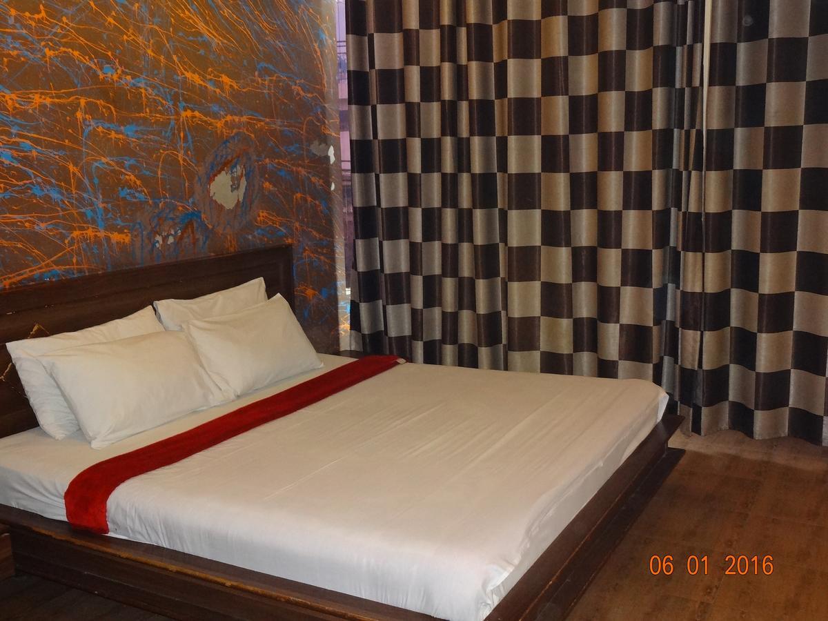 Premier Inn Davis Road Lahaur Zewnętrze zdjęcie