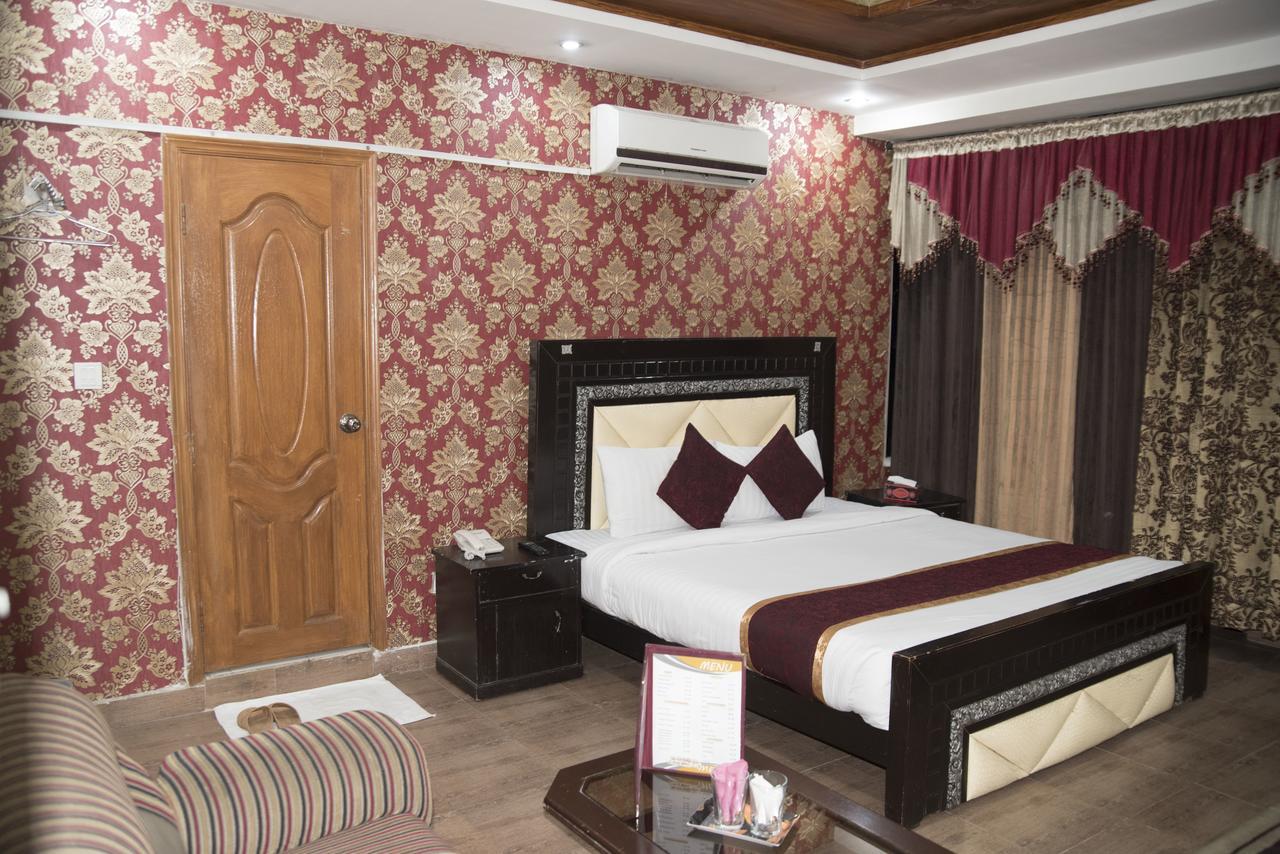 Premier Inn Davis Road Lahaur Zewnętrze zdjęcie