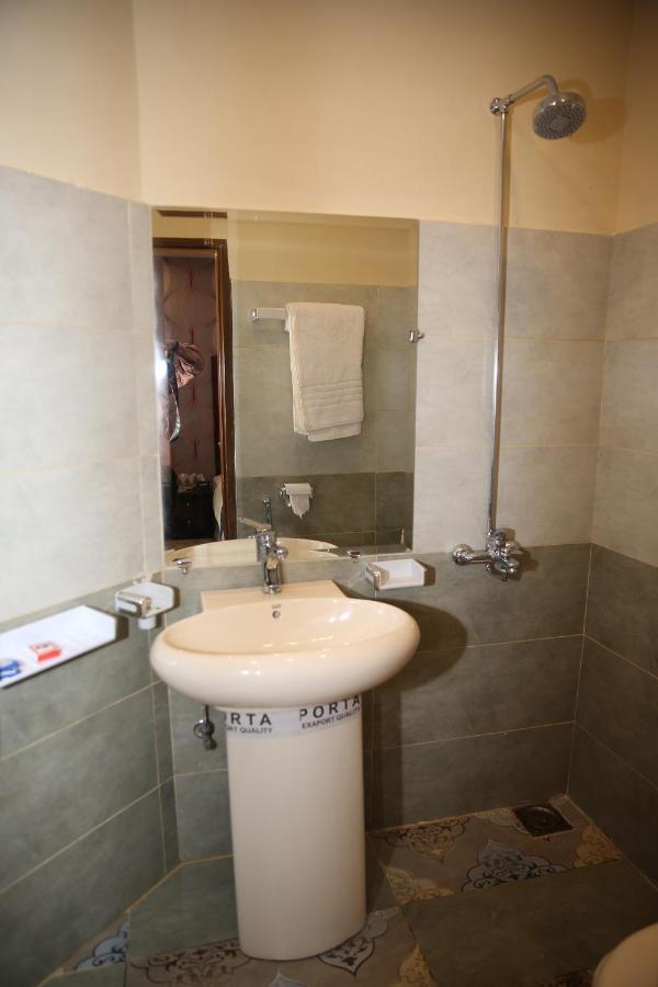 Premier Inn Davis Road Lahaur Zewnętrze zdjęcie